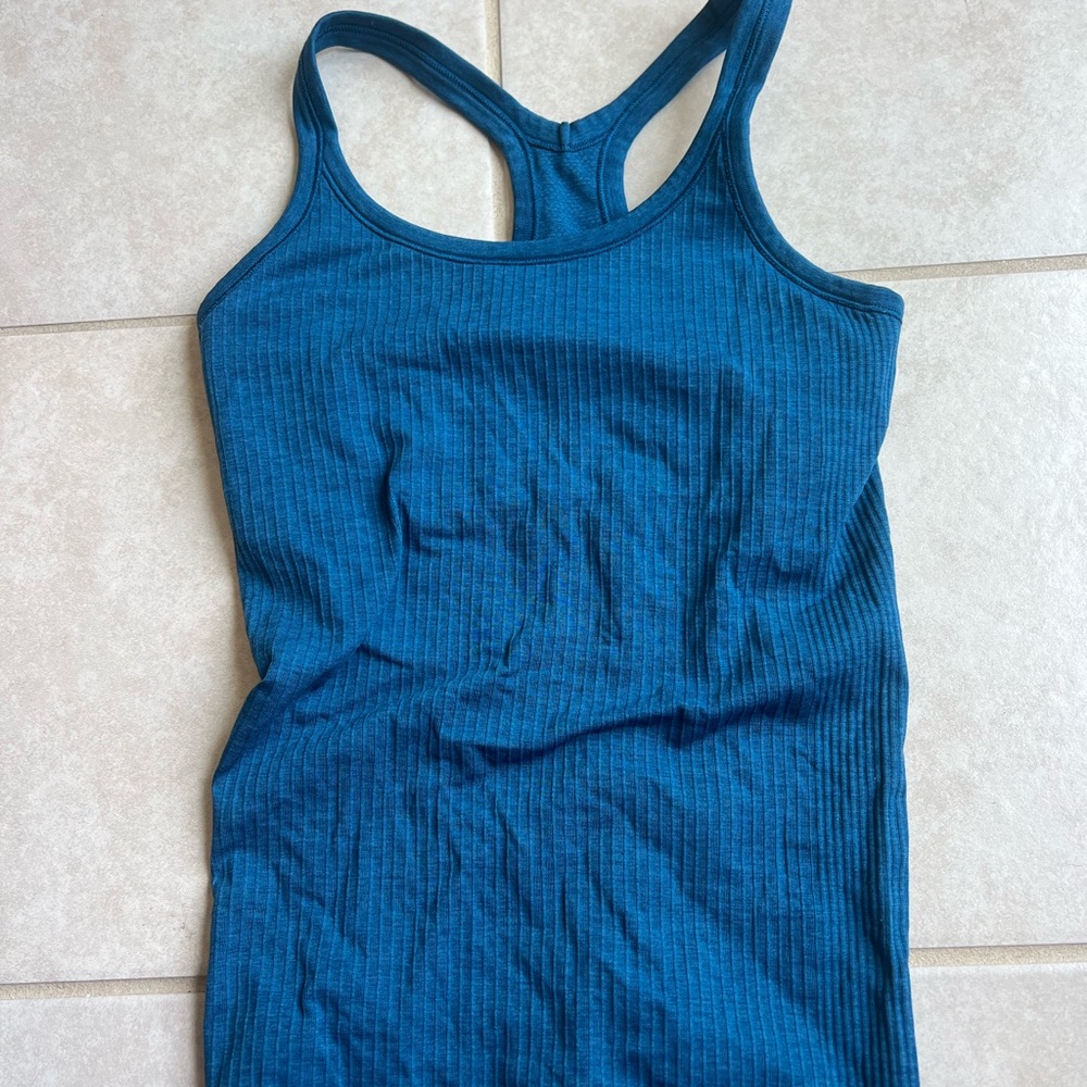 Lululemon Ebb to Street Size 4